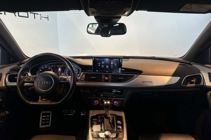 Grå Audi RS6 fra 2014