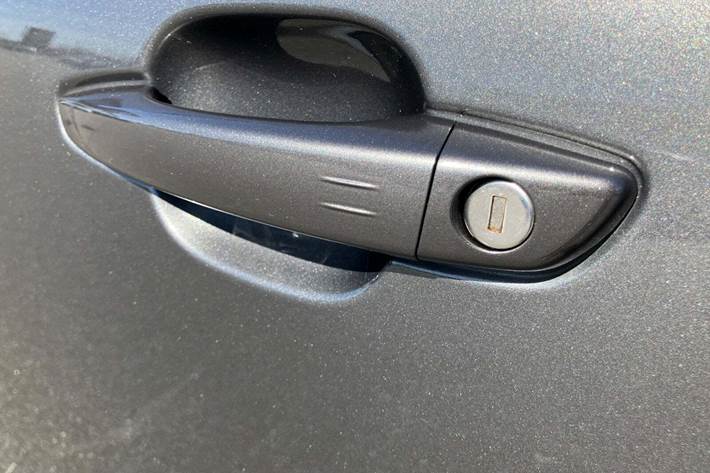 Grå Citroën ë-C4 fra 2024