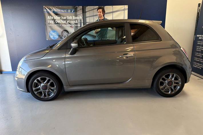 Grå Fiat 500 fra 2015