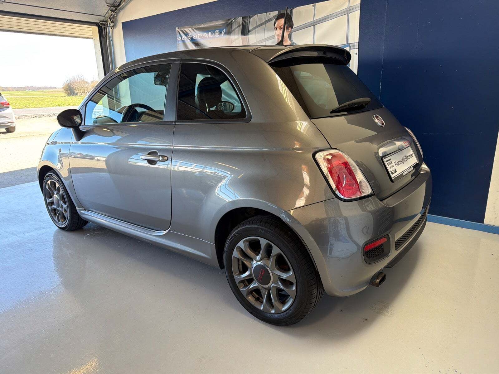 Grå Fiat 500 fra 2015