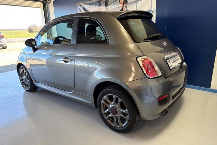 Grå Fiat 500 fra 2015