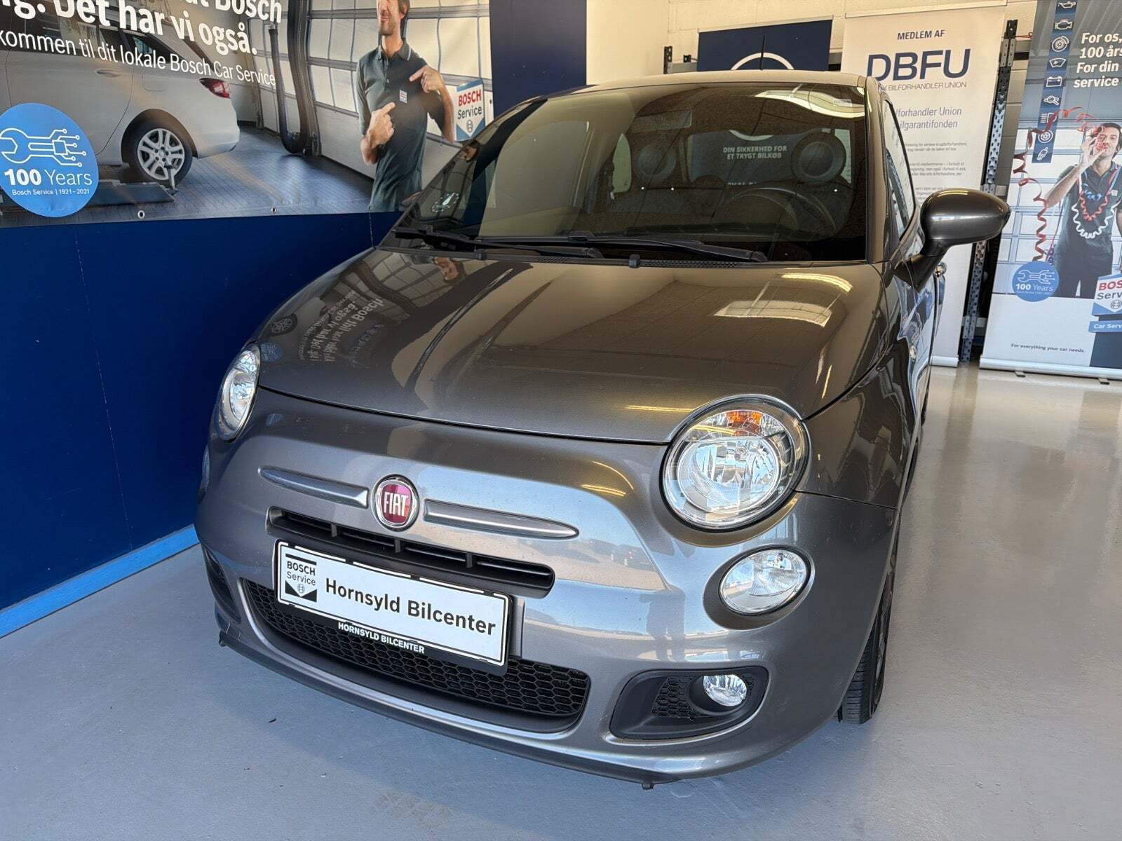 Grå Fiat 500 fra 2015