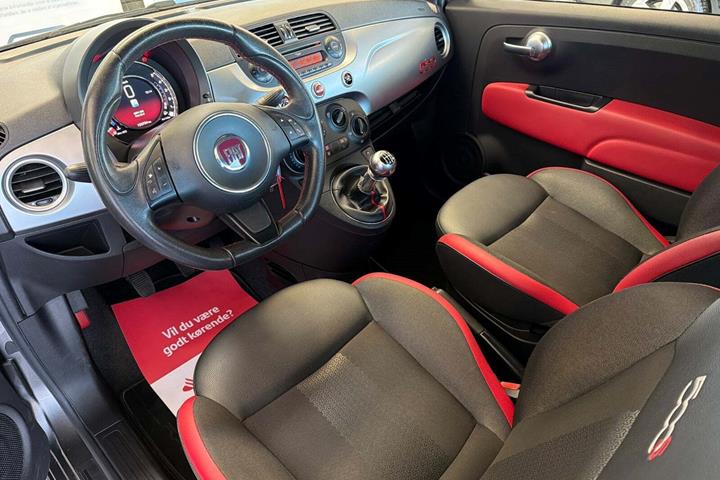 Grå Fiat 500 fra 2015