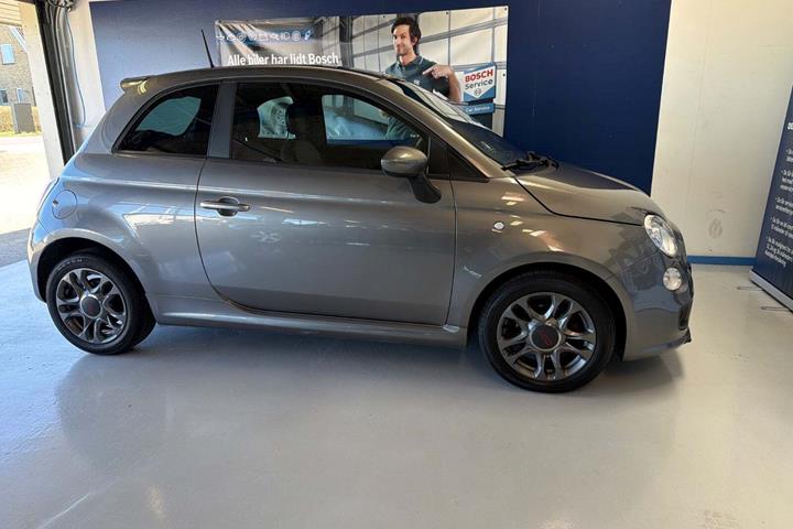 Grå Fiat 500 fra 2015