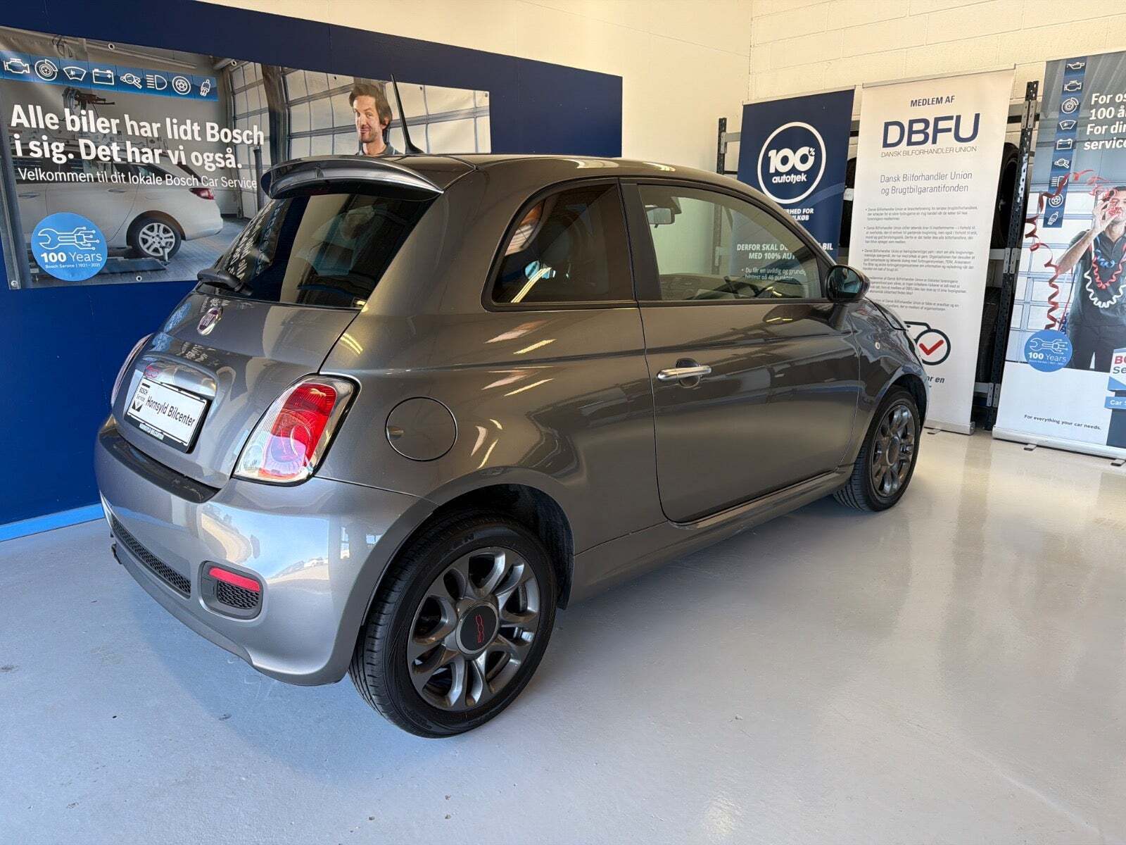Grå Fiat 500 fra 2015