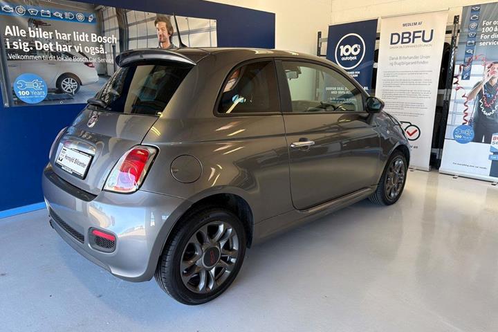 Grå Fiat 500 fra 2015