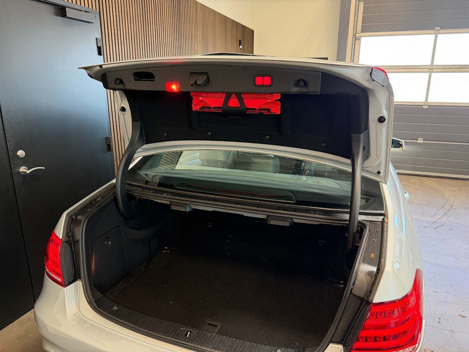 Sølv Mercedes E500 fra 2014