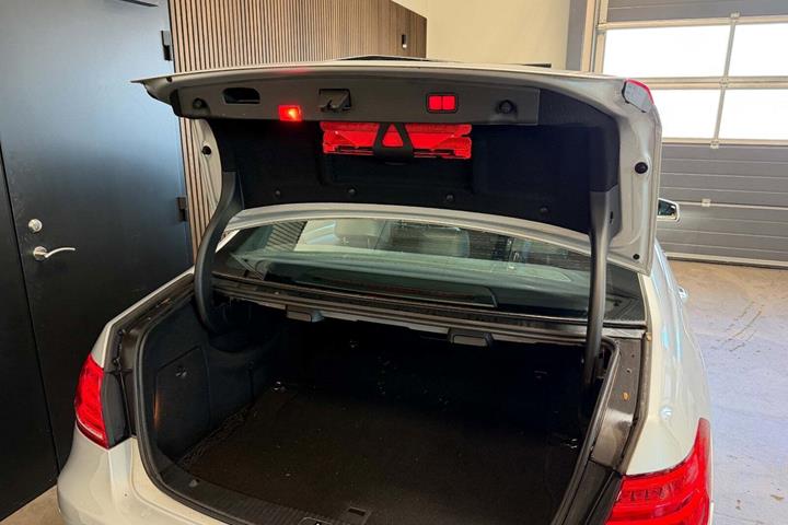 Sølv Mercedes E500 fra 2014