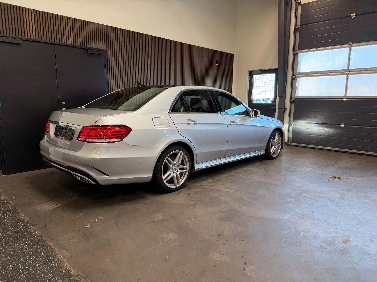 Sølv Mercedes E500 fra 2014