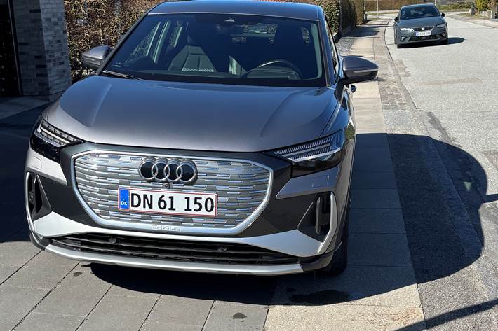 Grå Audi Q4 fra 2022