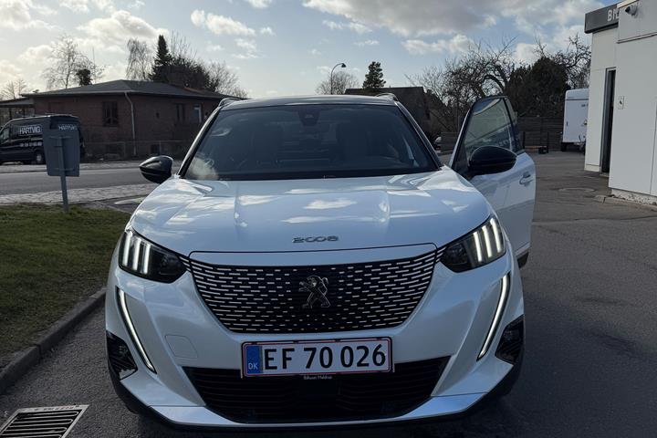 Hvid Peugeot 2008 fra 2021