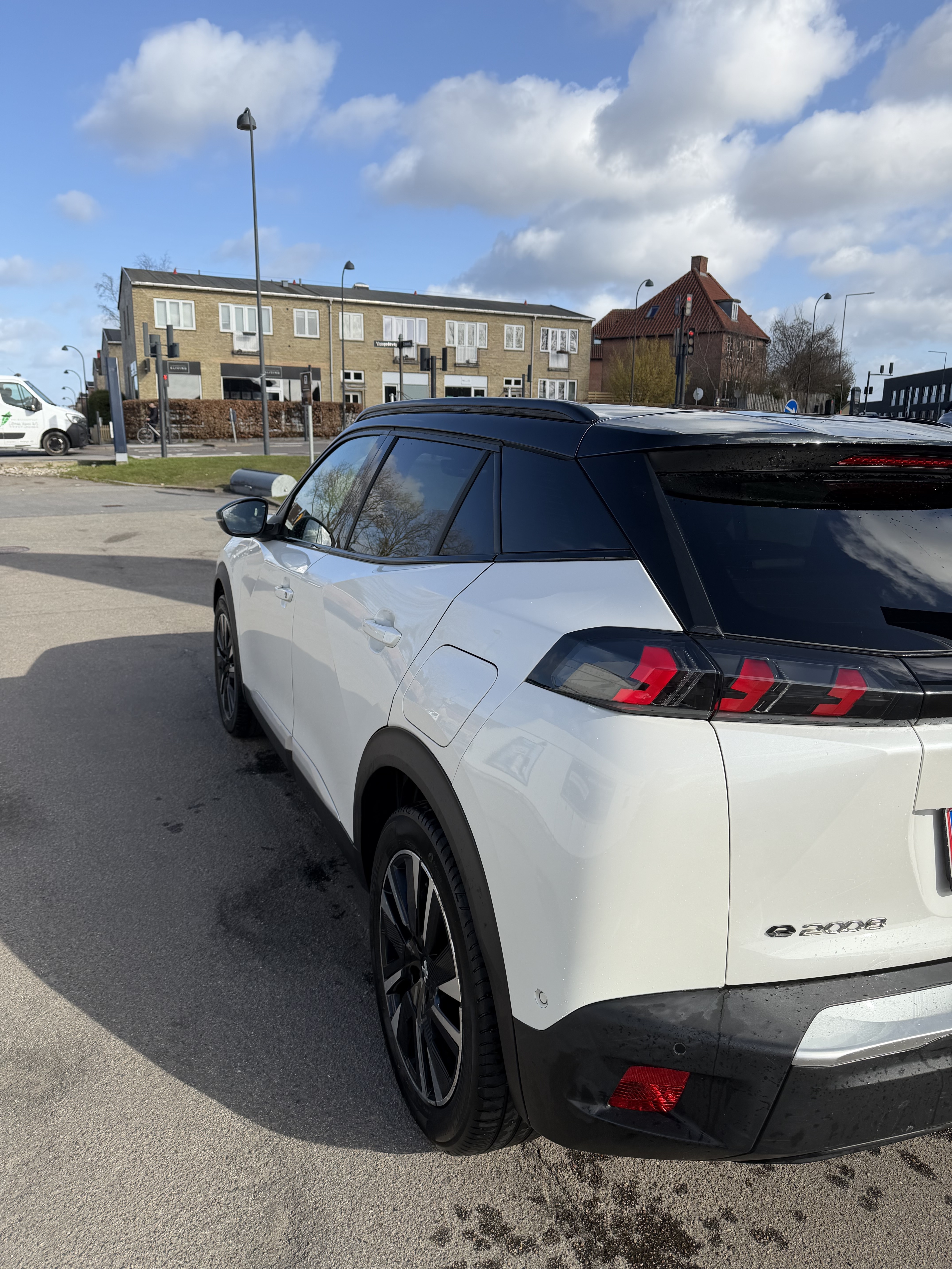 Hvid Peugeot 2008 fra 2021