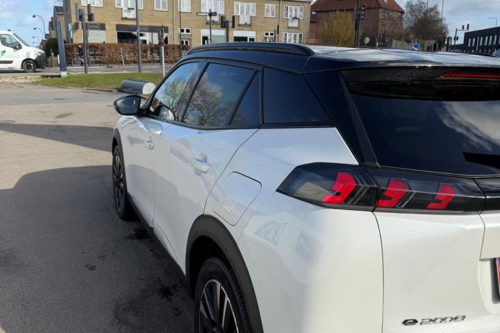 Hvid Peugeot 2008 fra 2021