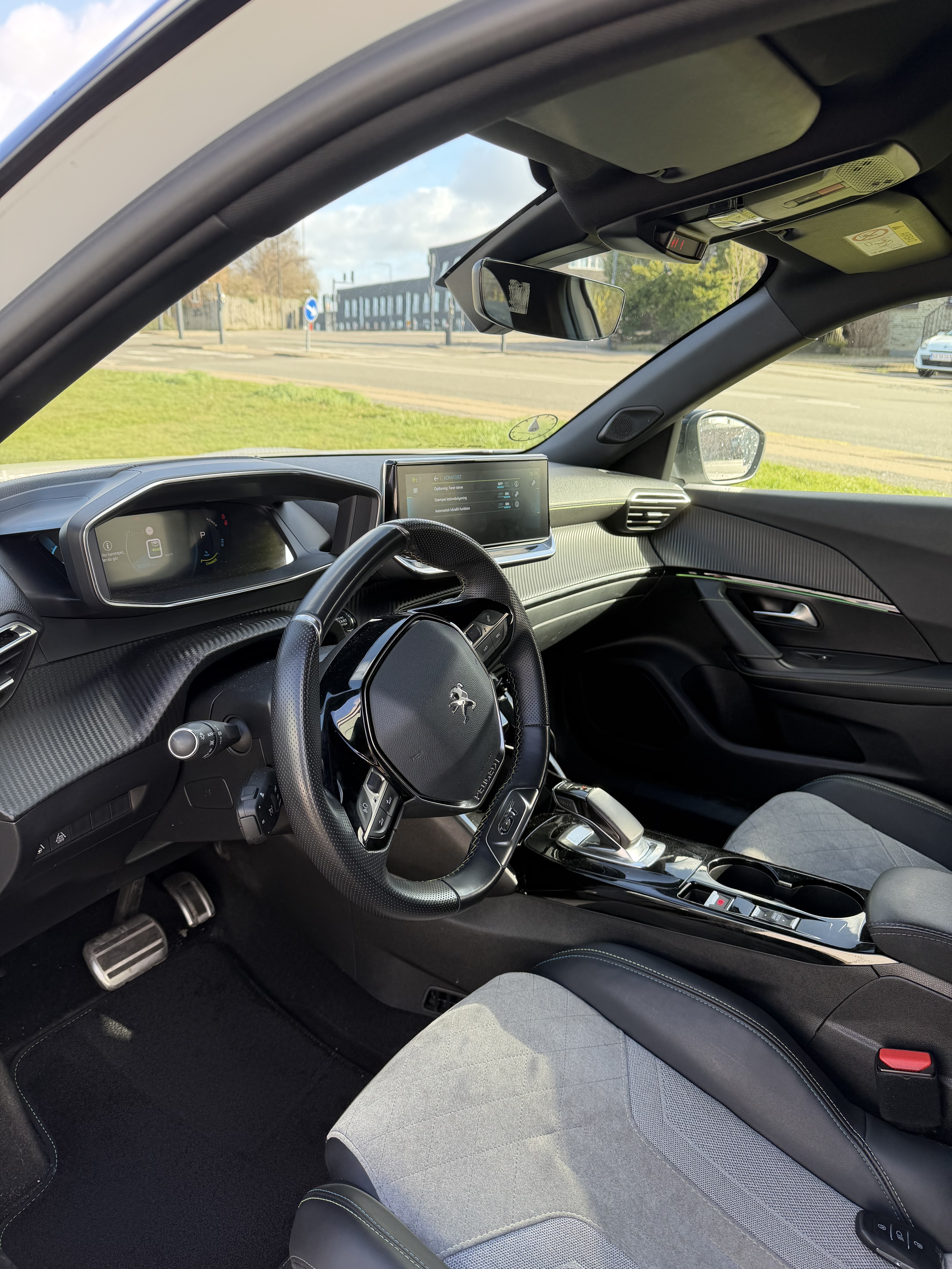 Hvid Peugeot 2008 fra 2021