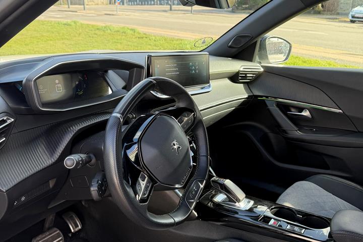 Hvid Peugeot 2008 fra 2021