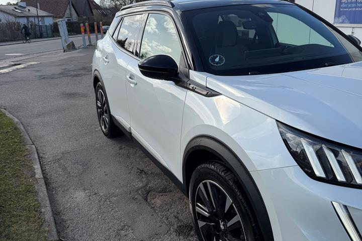 Hvid Peugeot 2008 fra 2021