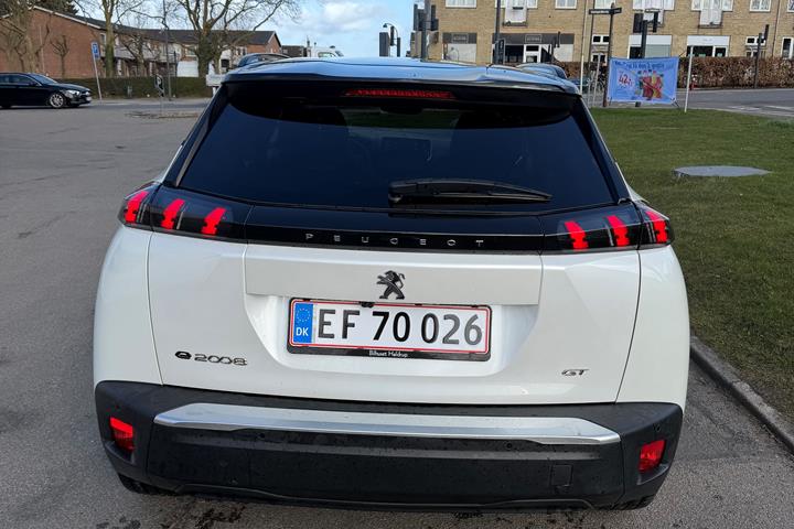 Hvid Peugeot 2008 fra 2021