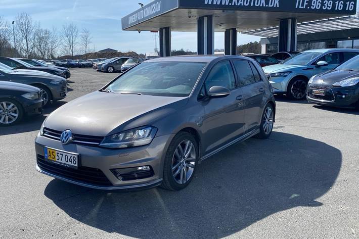 Grå VW Golf fra 2015