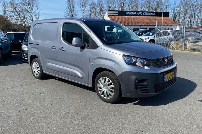 Grå Peugeot Partner fra 2019