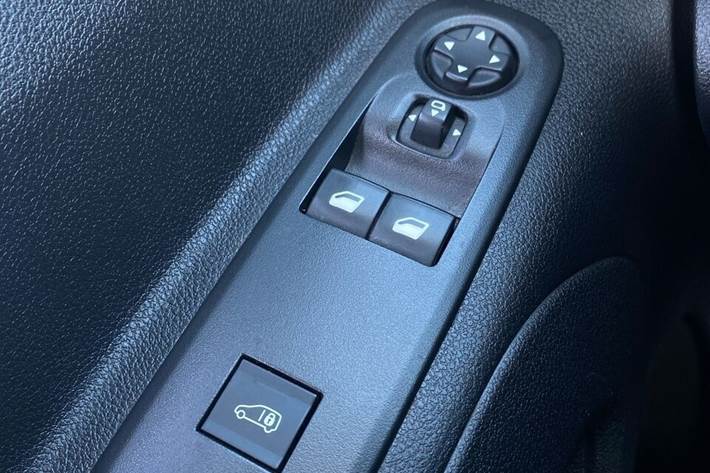 Grå Peugeot Partner fra 2019