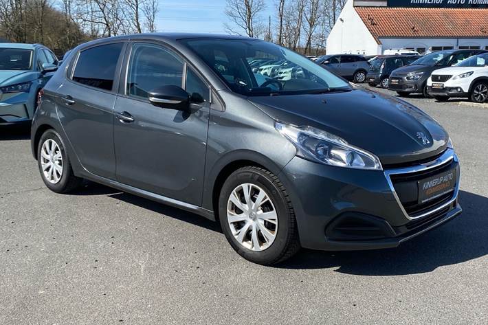 Grå Peugeot 208 fra 2018
