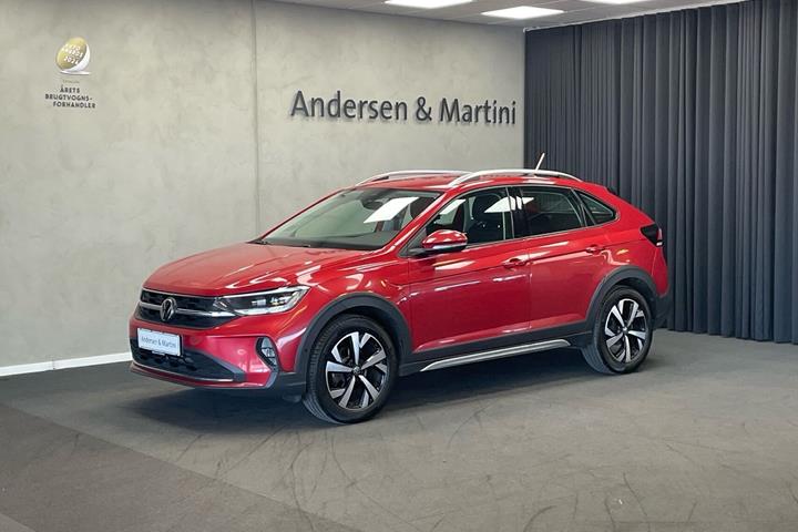 Rød VW Taigo fra 2022 set udefra