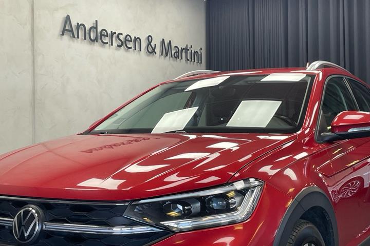 Rød VW Taigo fra 2022 set udefra