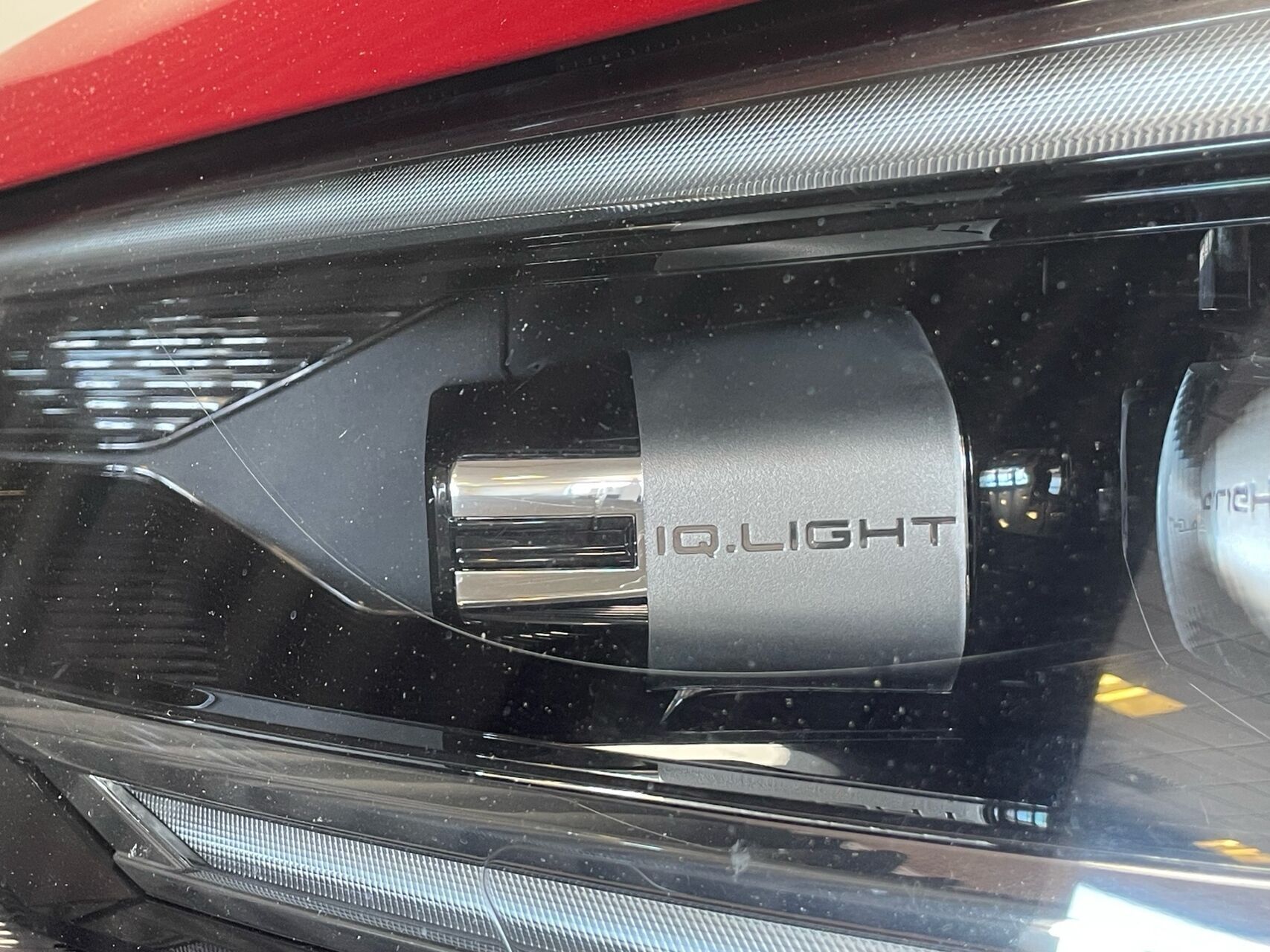 Rød VW Taigo fra 2022 set udefra