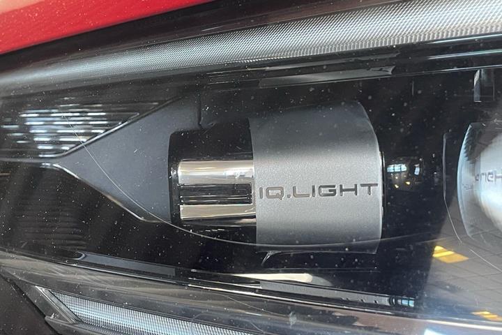 Rød VW Taigo fra 2022 set udefra
