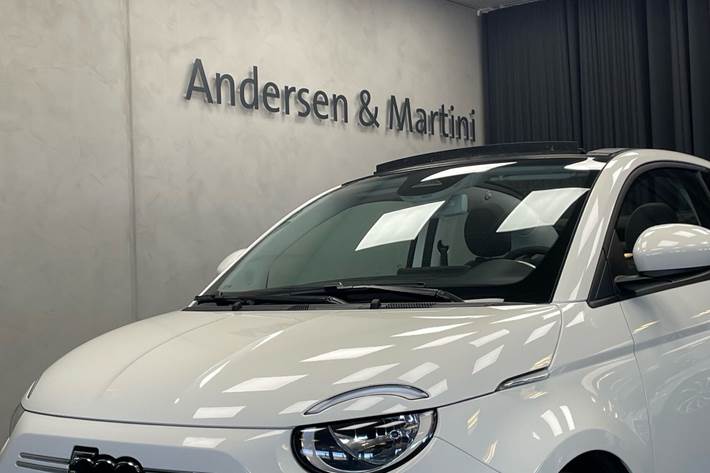 Hvid Fiat 500e fra 2023