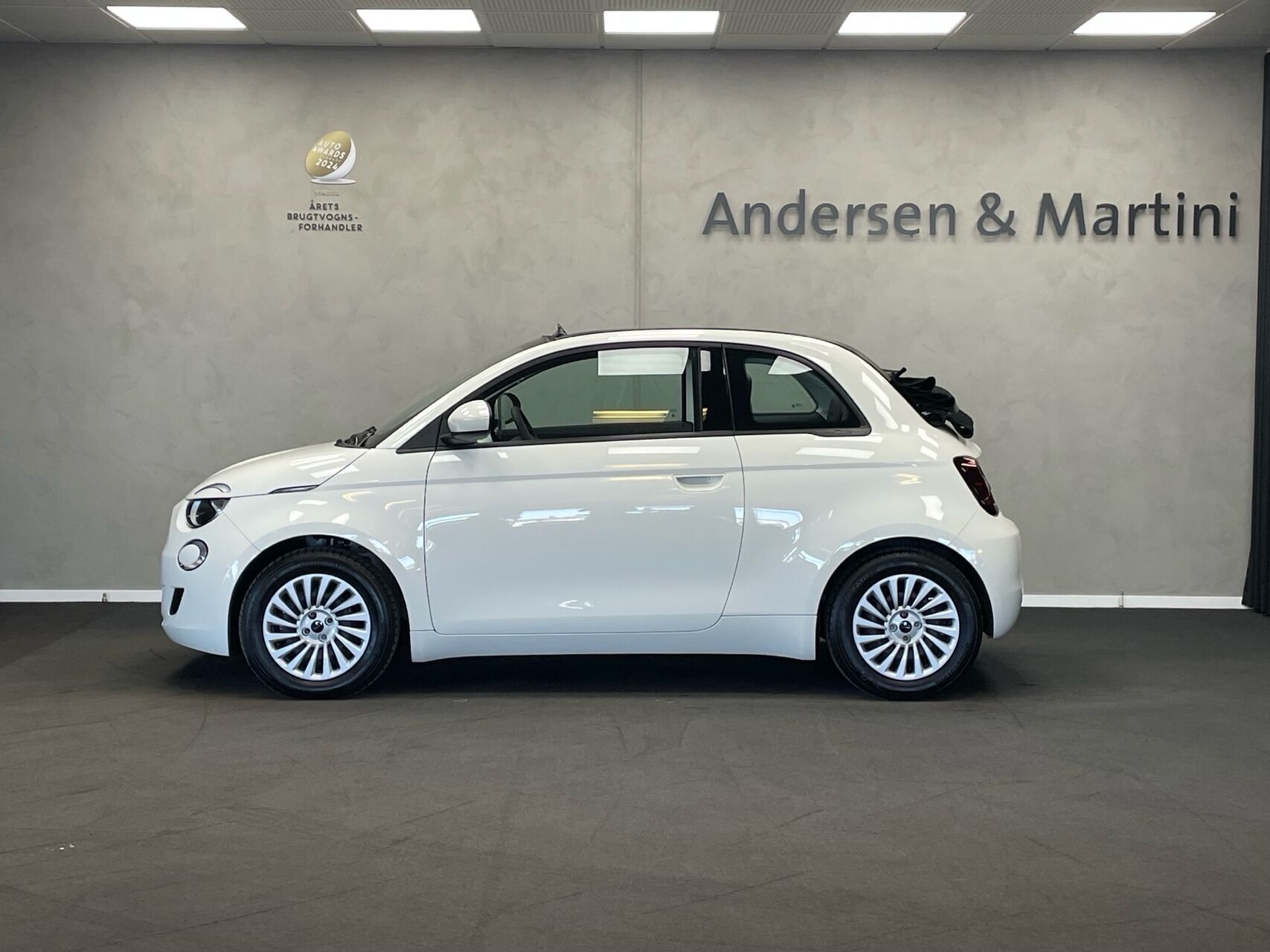 Hvid Fiat 500e fra 2023