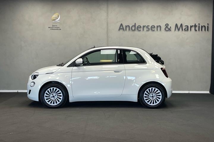 Hvid Fiat 500e fra 2023