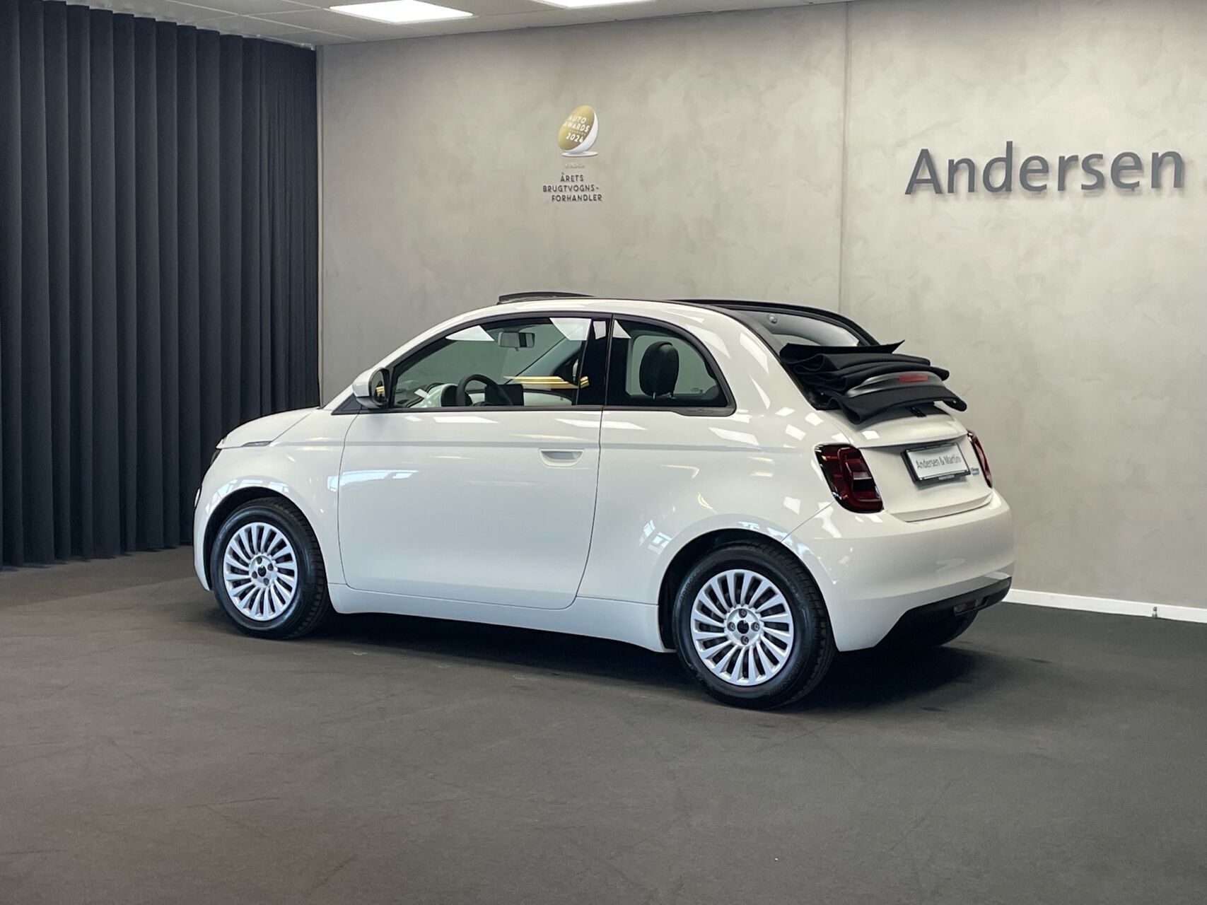Hvid Fiat 500e fra 2023
