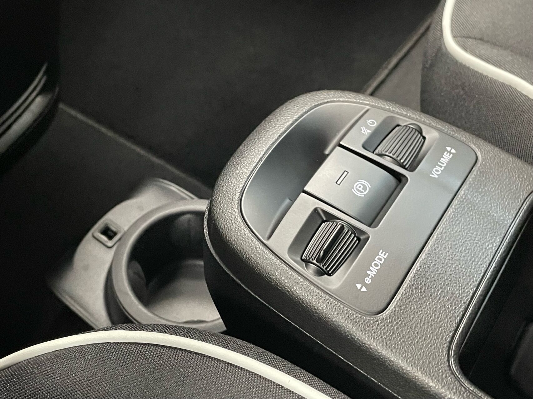 Hvid Fiat 500e fra 2023
