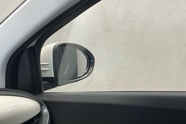 Hvid Fiat 500e fra 2023
