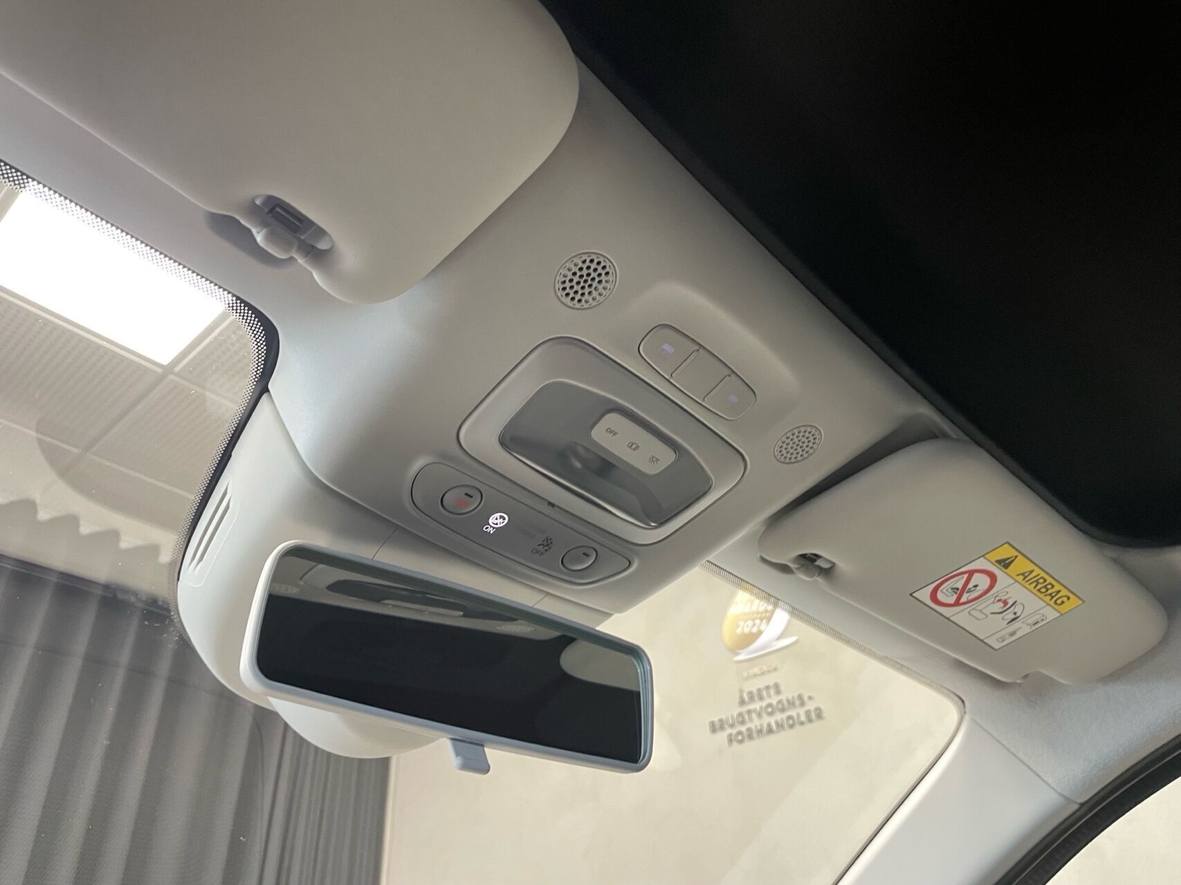 Hvid Fiat 500e fra 2023