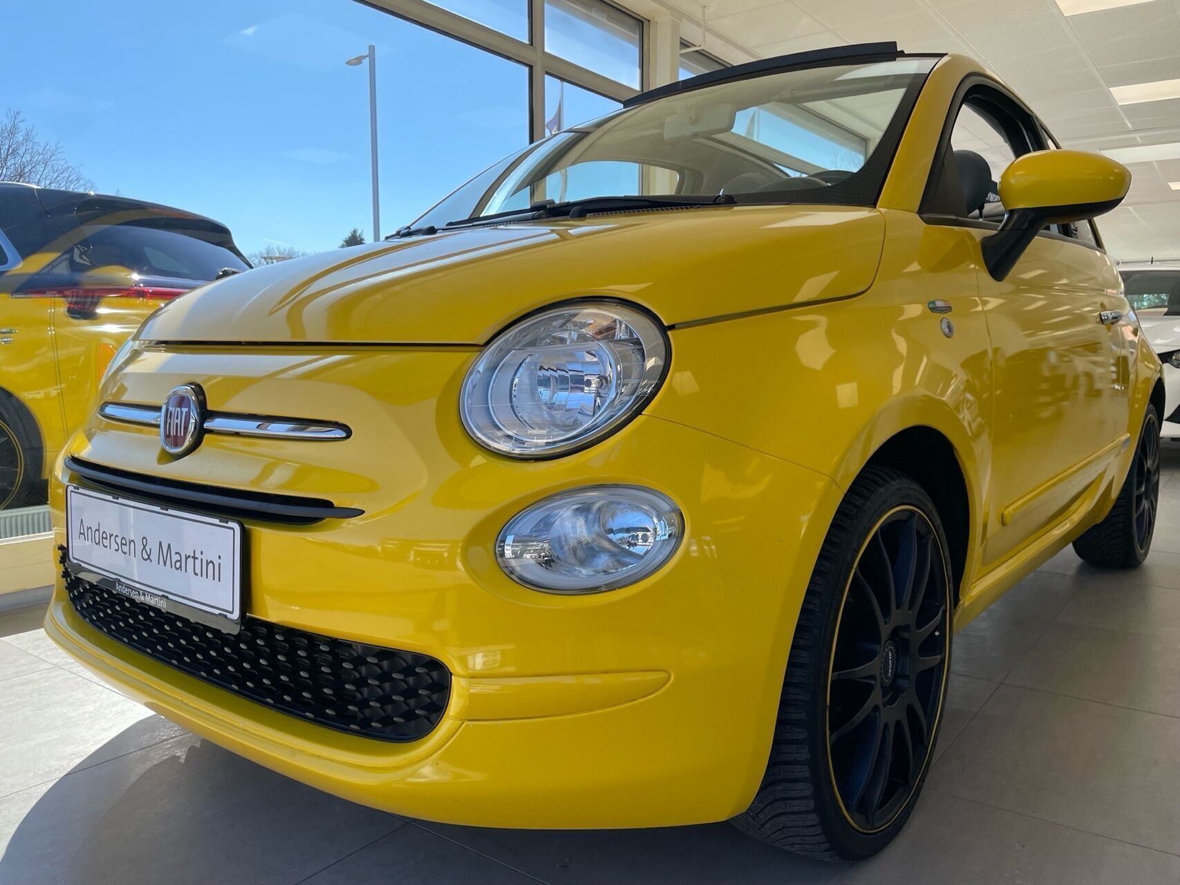 Gul Fiat 500C fra 2018