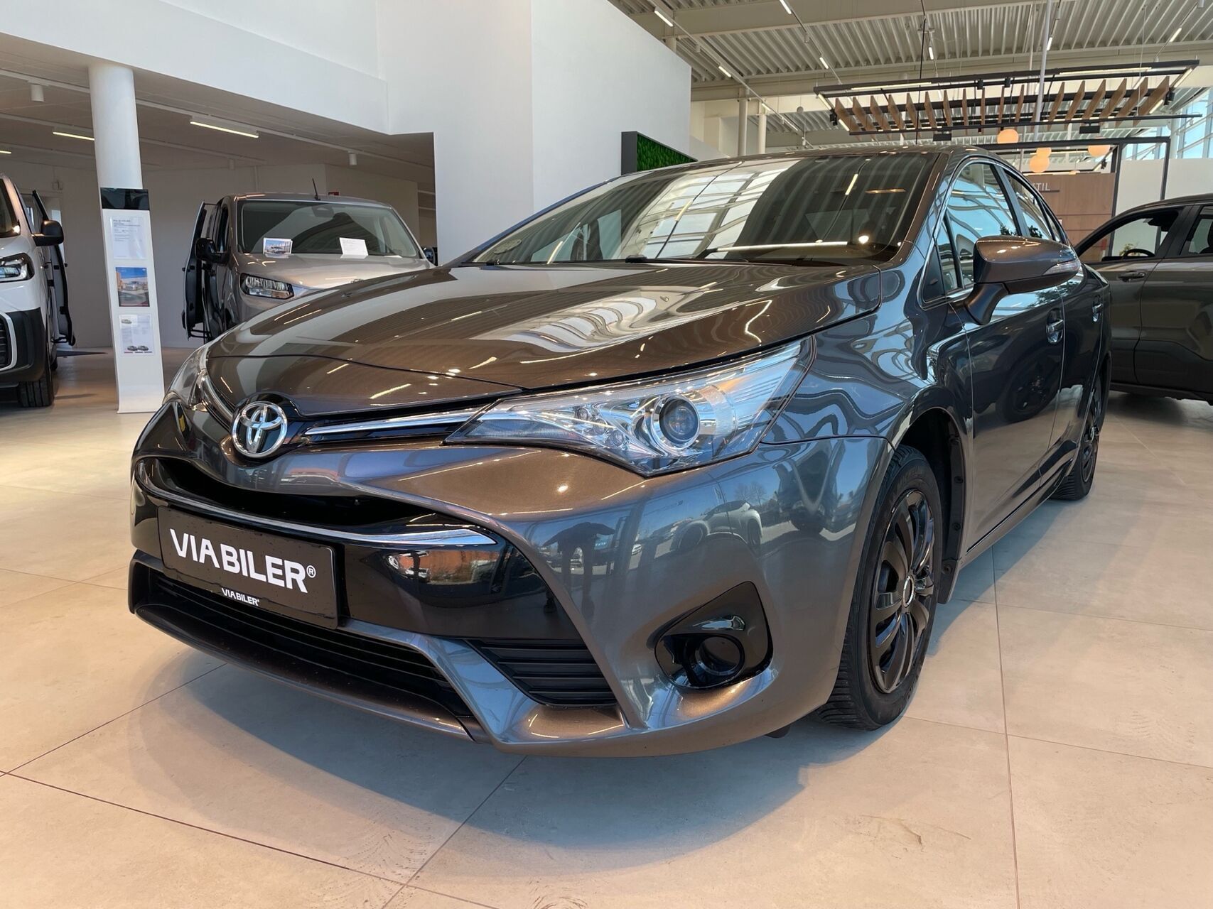 Toyota Avensis 1,6 VVT-I T1 132HK 6g