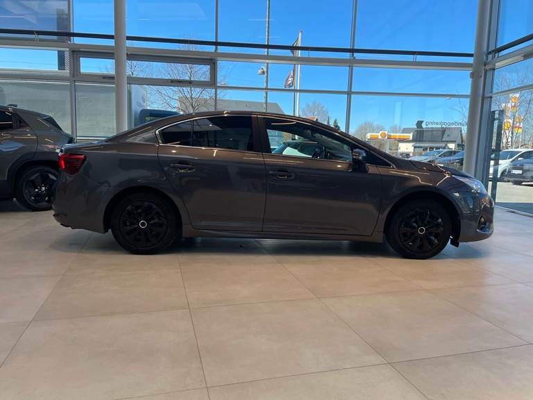 Toyota Avensis 1,6 VVT-I T1 132HK 6g