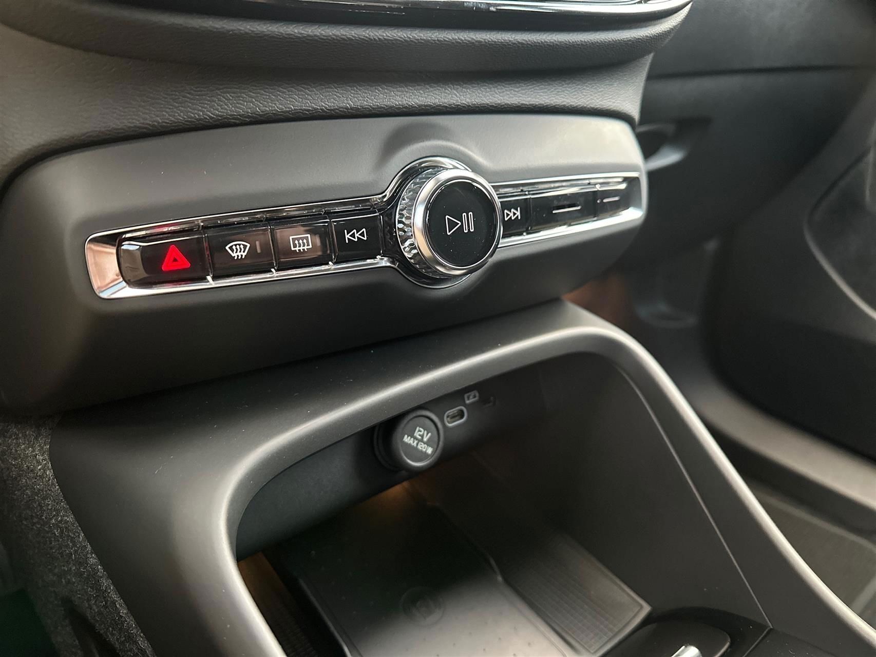 Hvid Volvo C40 fra 2023