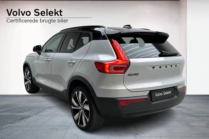 Sølv Volvo XC40 fra 2020