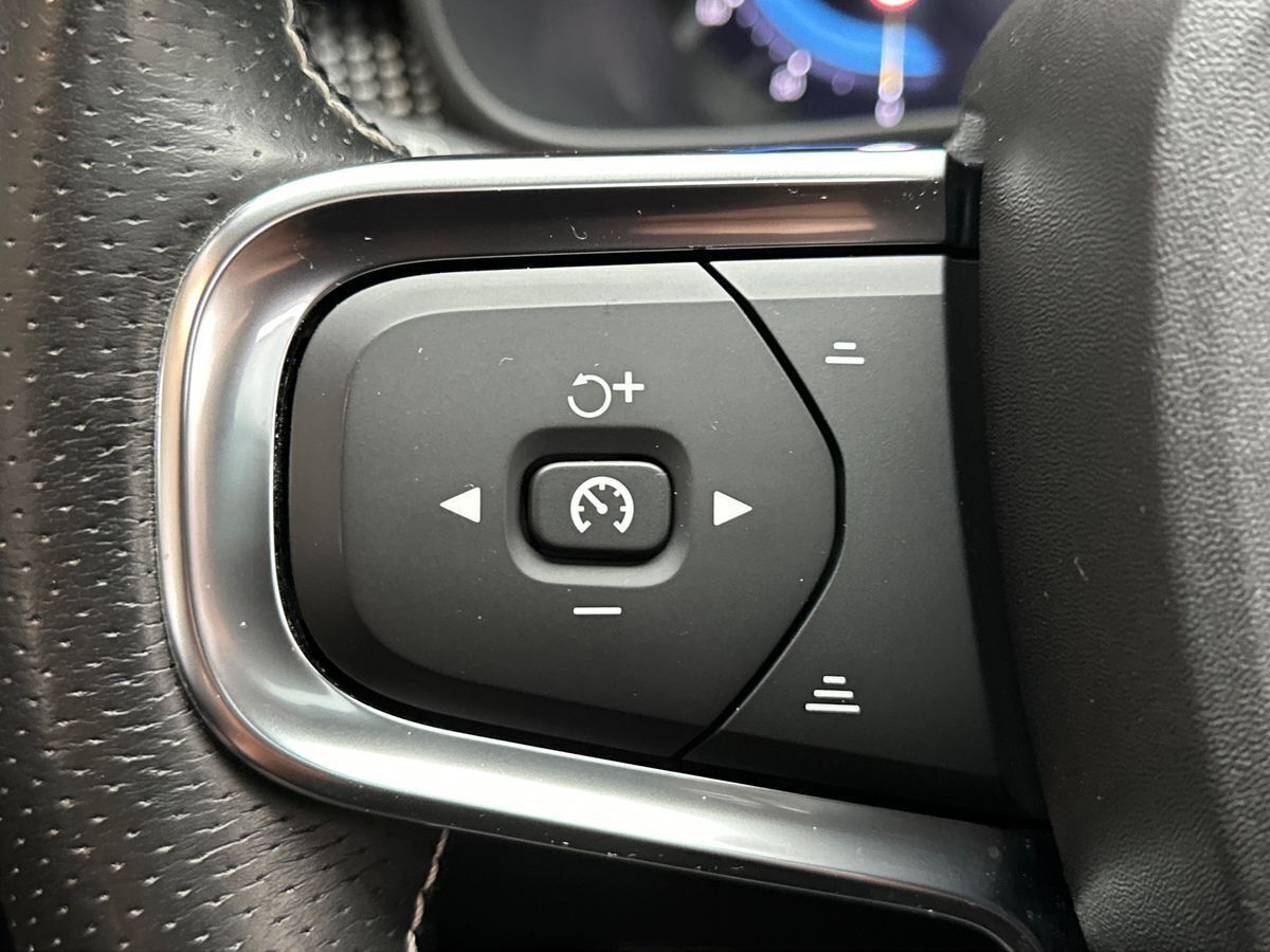 Sølv Volvo XC40 fra 2020