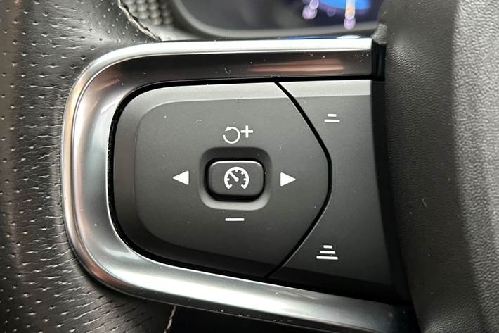 Sølv Volvo XC40 fra 2020