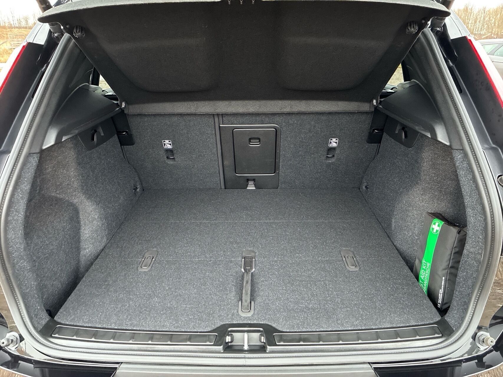 Sort Volvo EX40 fra 2024