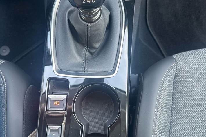 Grå Peugeot 208 fra 2024