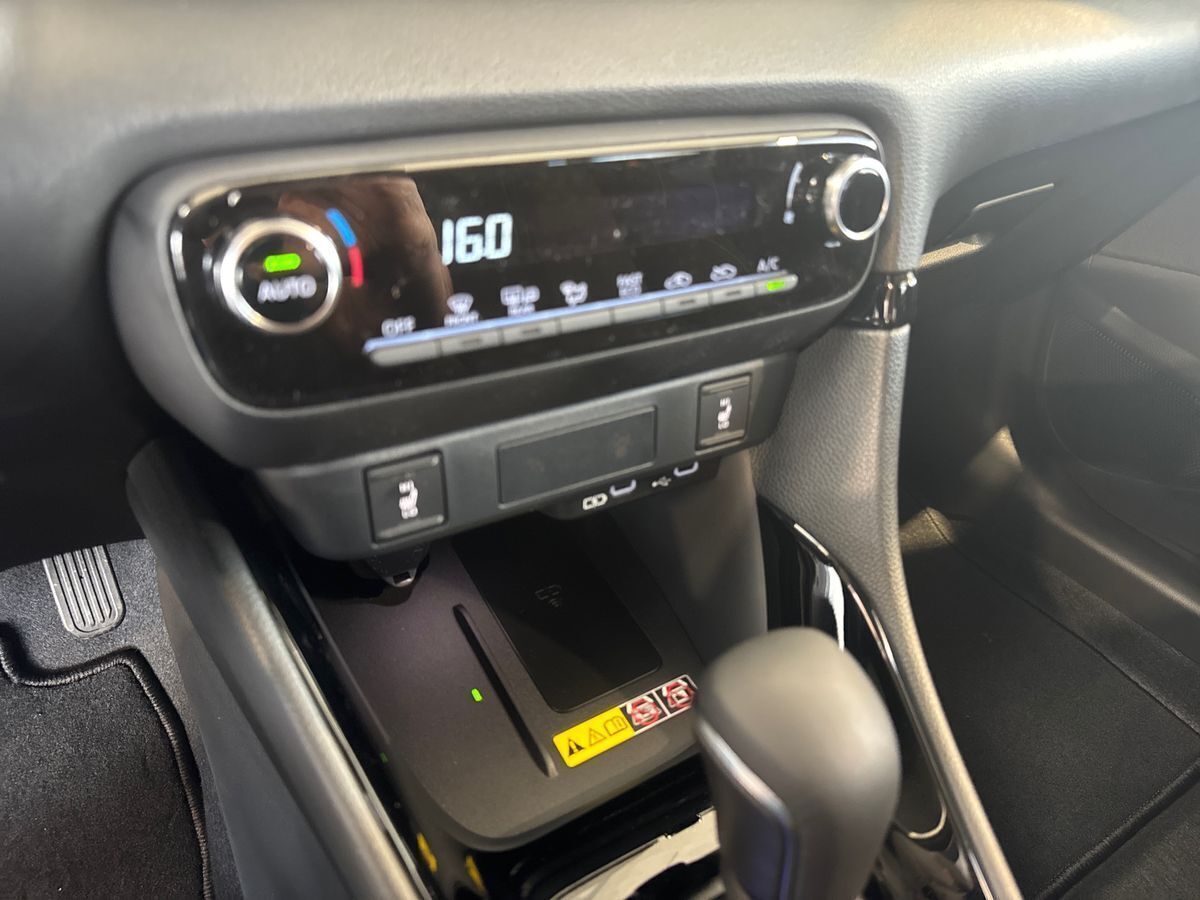 Grå Toyota Yaris fra 2026