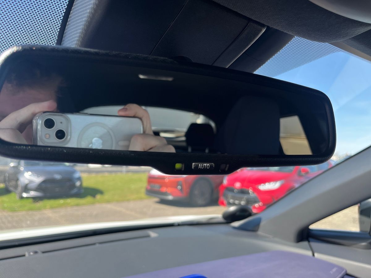 Hvid Toyota C-HR fra 2017