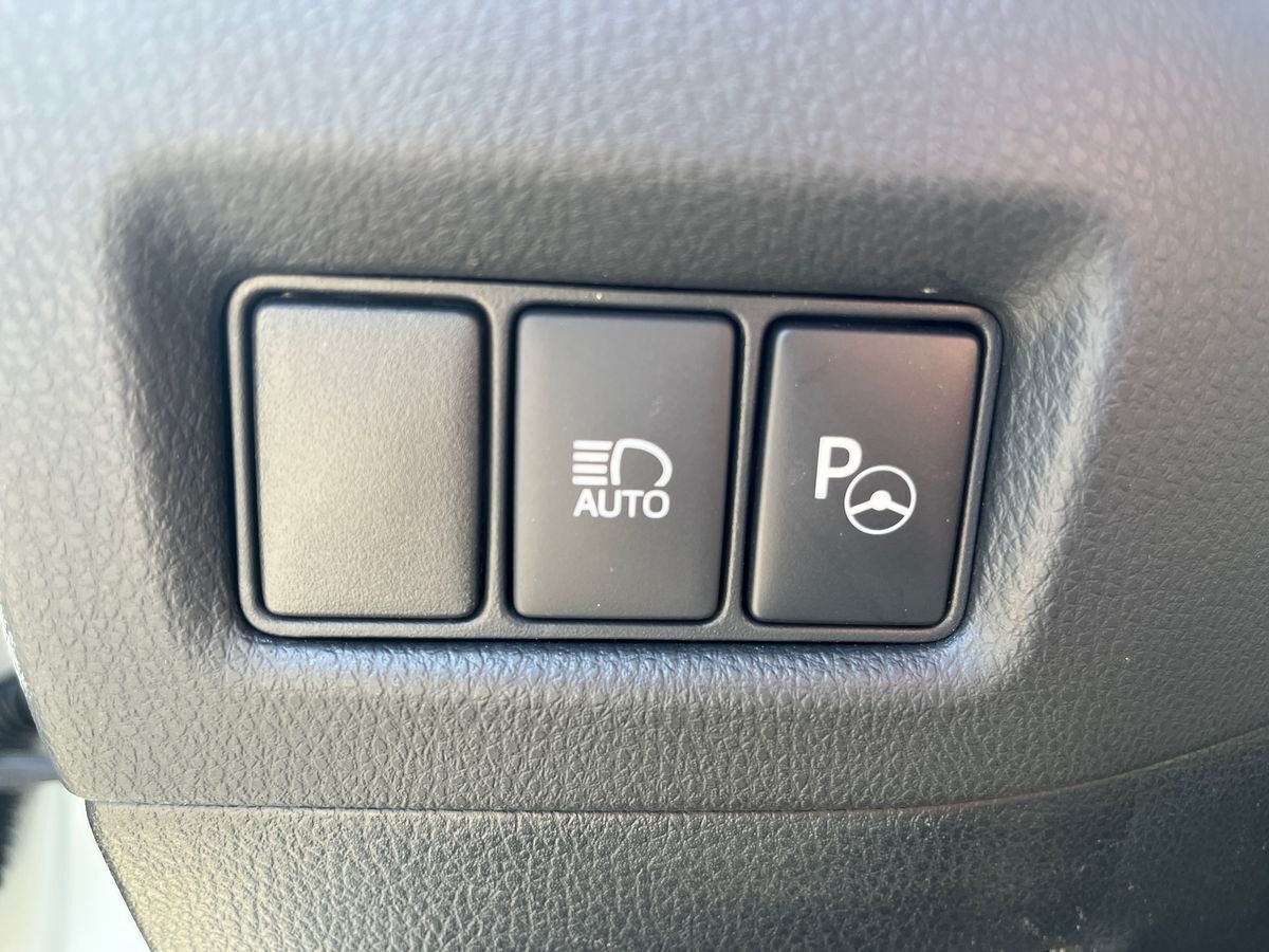 Hvid Toyota C-HR fra 2017