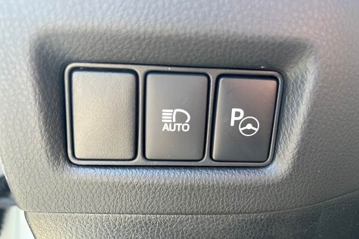 Hvid Toyota C-HR fra 2017