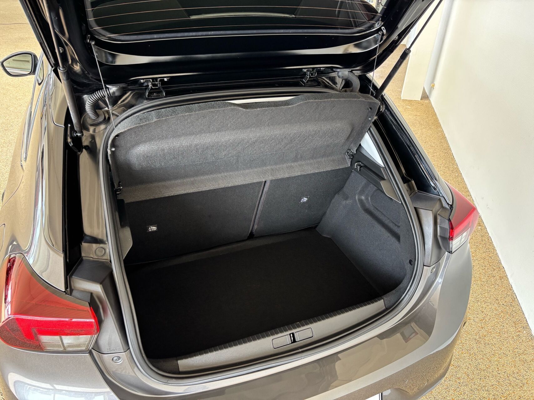 Sort Opel Corsa fra 2021